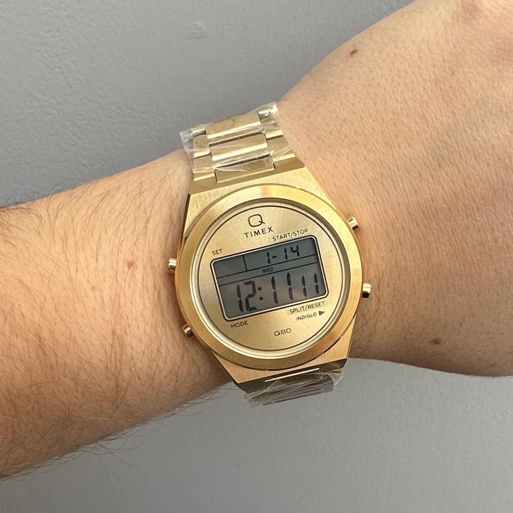 Q80 Digital Watch